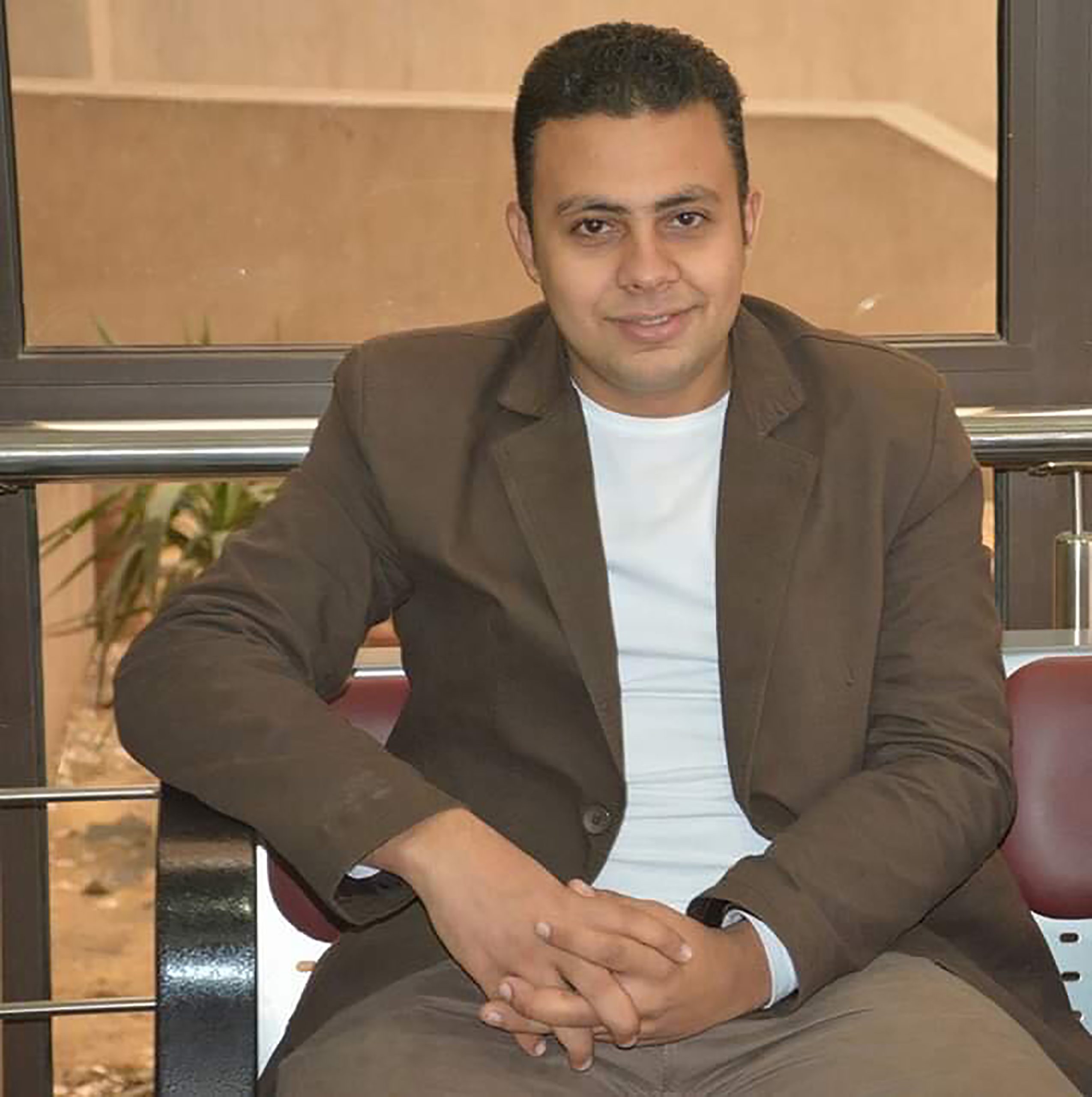الشاعر مؤمن عز الدين